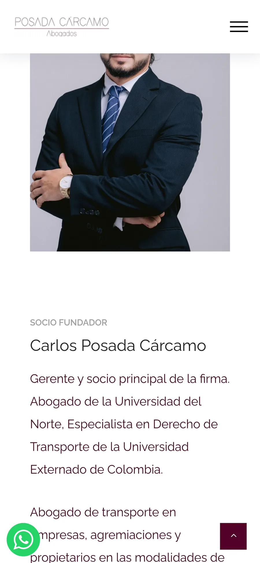 El socio fundador en el celular