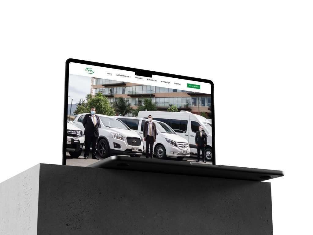 Agl Vans Tours Sitio Web Mockup Laptop - Estudio Mattriz - Creamos sitios web